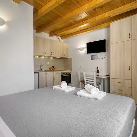 Anius Aparthotel 4*