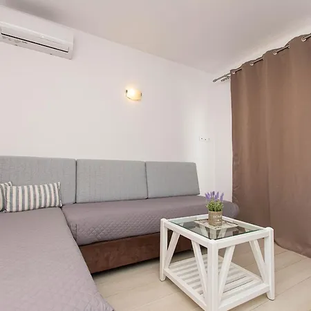 Lejlighedshotel Anius Plintri